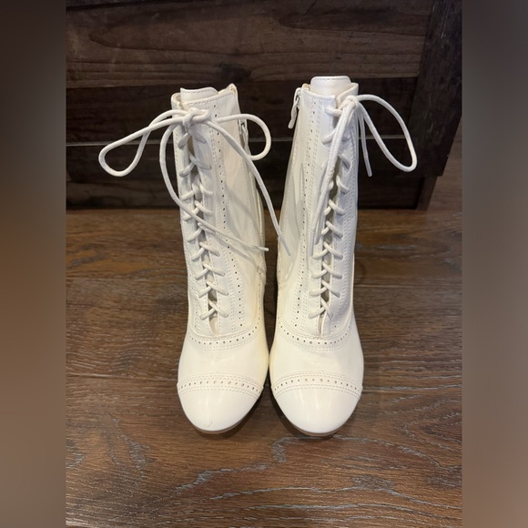 Brand New Vintage Style Boots - Picture 4 of 4